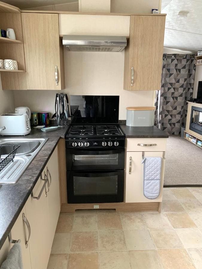 Mollys Retreat Pet Friendly Three Bed Caravan With Small Garden Newquay Bay Resort Quieter Area Of Park Exterior foto