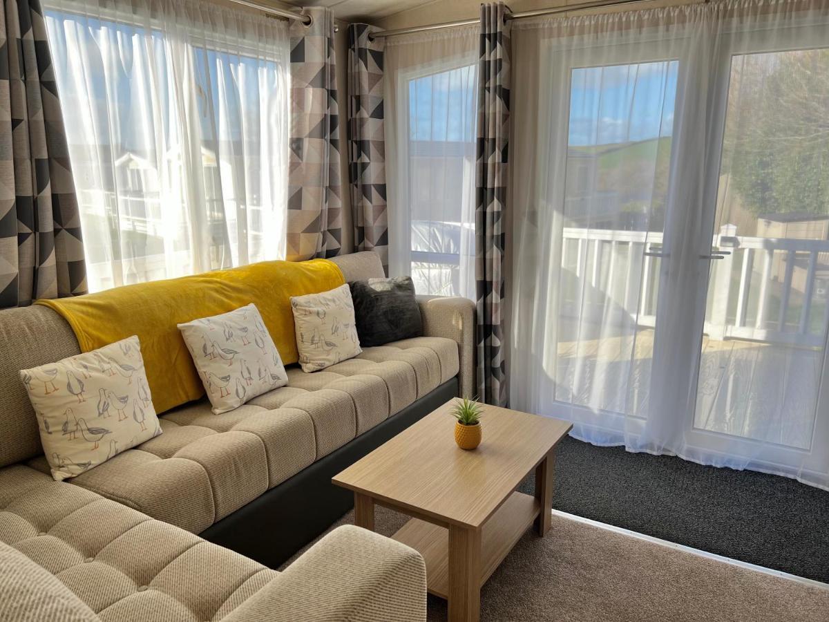 Mollys Retreat Pet Friendly Three Bed Caravan With Small Garden Newquay Bay Resort Quieter Area Of Park Exterior foto