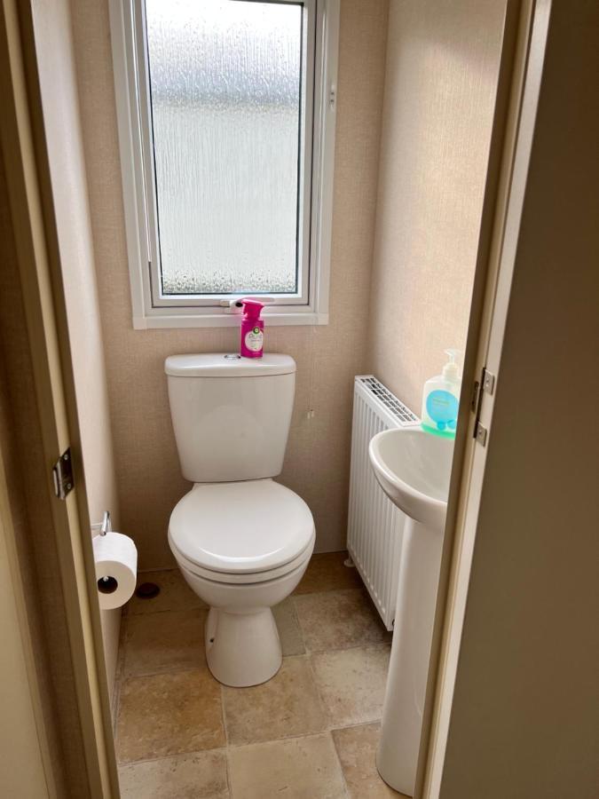 Mollys Retreat Pet Friendly Three Bed Caravan With Small Garden Newquay Bay Resort Quieter Area Of Park Exterior foto