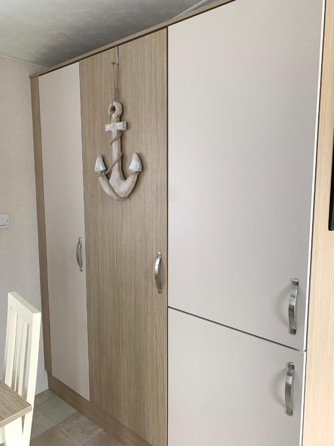 Mollys Retreat Pet Friendly Three Bed Caravan With Small Garden Newquay Bay Resort Quieter Area Of Park Exterior foto