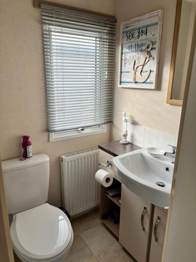 Mollys Retreat Pet Friendly Three Bed Caravan With Small Garden Newquay Bay Resort Quieter Area Of Park Exterior foto