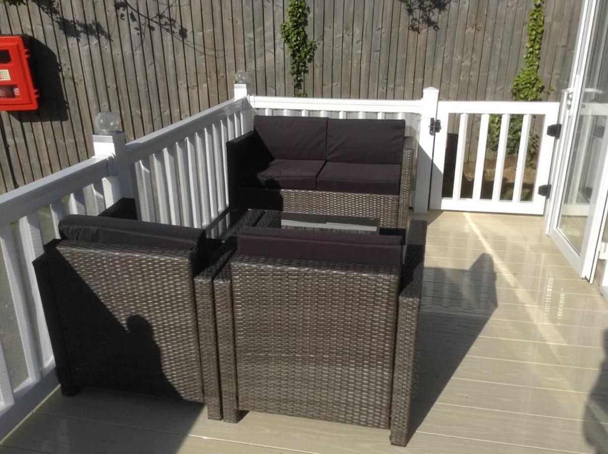 Mollys Retreat Pet Friendly Three Bed Caravan With Small Garden Newquay Bay Resort Quieter Area Of Park Exterior foto